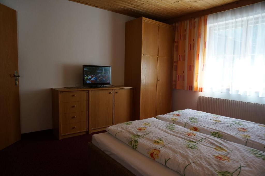 Haus Birgit Hotel Pettneu am Arlberg Ruang foto