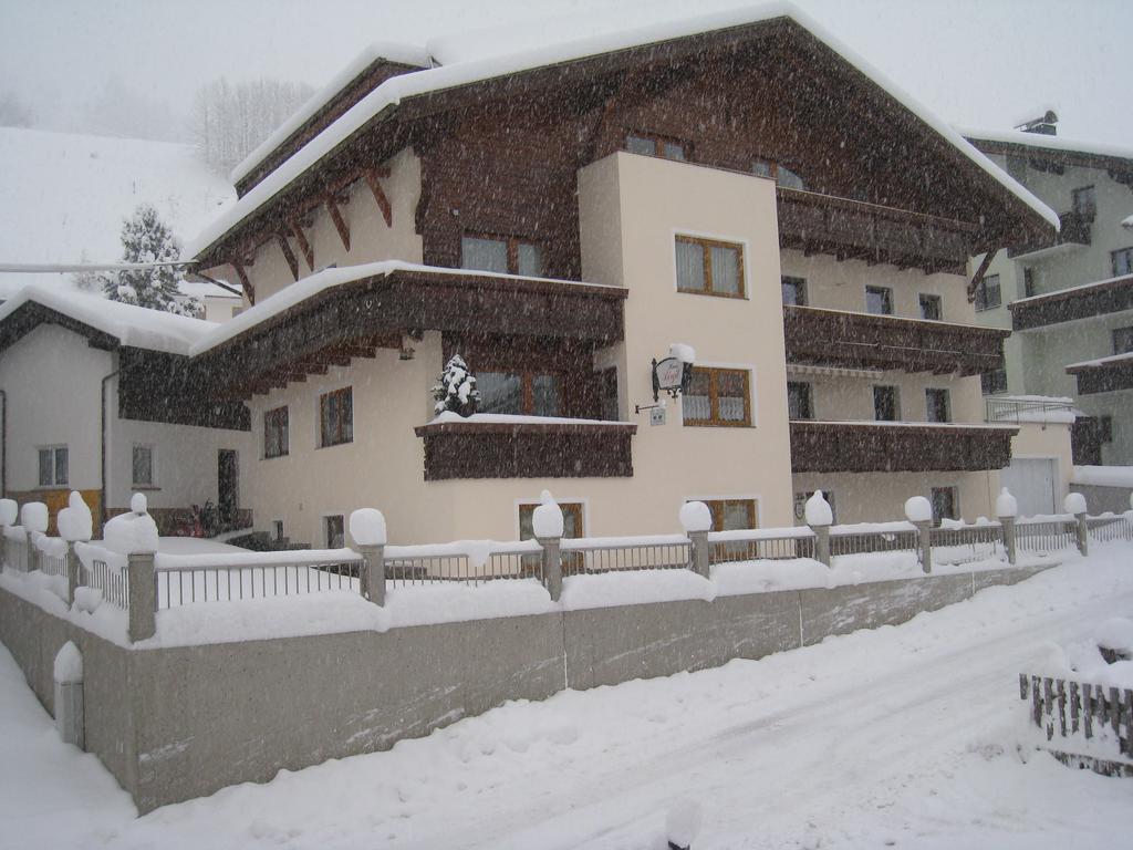 Haus Birgit Hotel Pettneu am Arlberg Bagian luar foto