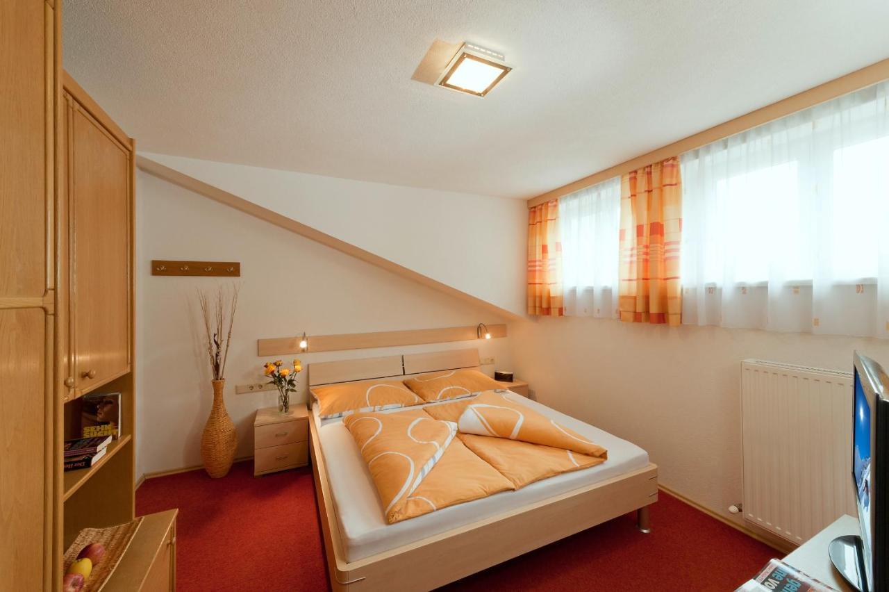 Haus Birgit Hotel Pettneu am Arlberg Bagian luar foto